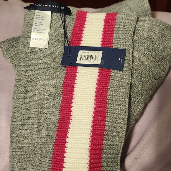 Tommy Hilfiger Gray Scarf with Pink and White Stripes - Picture 3 of 6